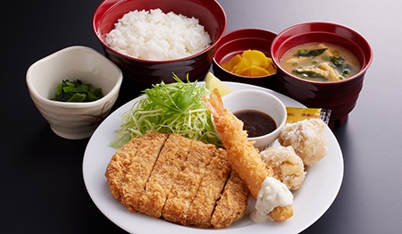 ロースかつの特選バラエティフライ定食